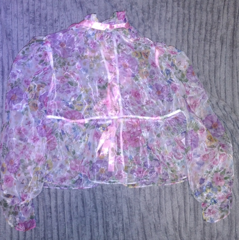Tie in the back floral blouse.